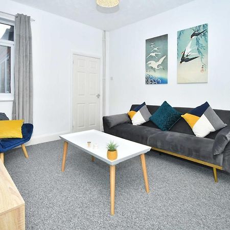 The Yellow Door By Avenew Management Serviced Accommodation Stoke-on-Trent Exteriér fotografie