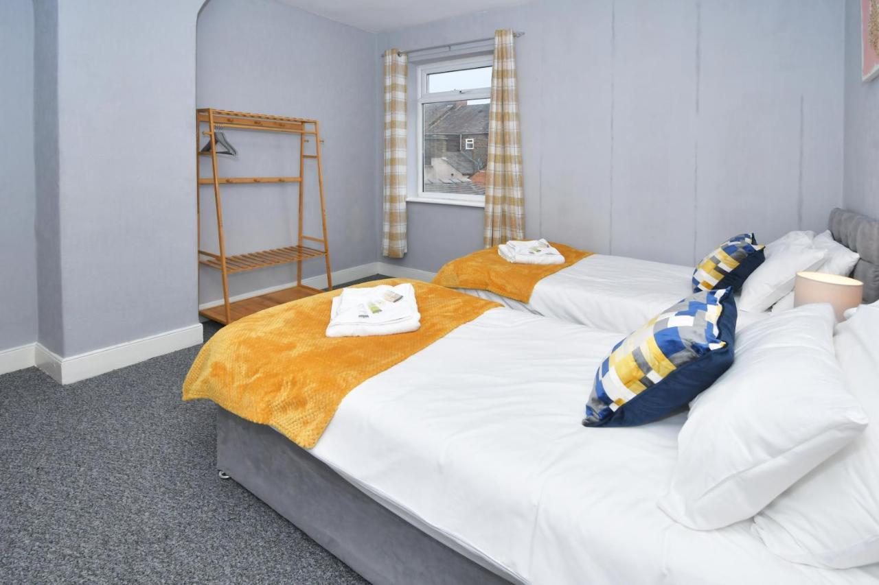 The Yellow Door By Avenew Management Serviced Accommodation Stoke-on-Trent Exteriér fotografie