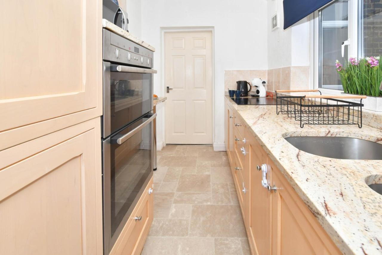 The Yellow Door By Avenew Management Serviced Accommodation Stoke-on-Trent Exteriér fotografie