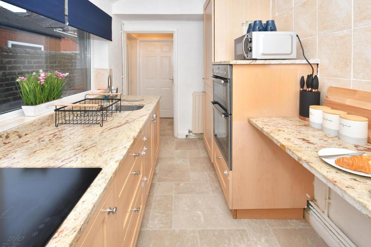 The Yellow Door By Avenew Management Serviced Accommodation Stoke-on-Trent Exteriér fotografie