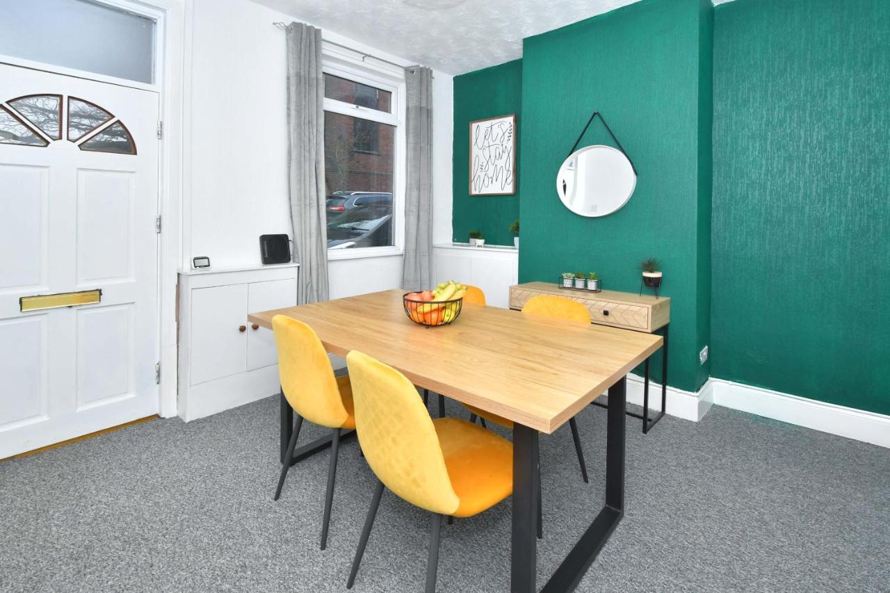 The Yellow Door By Avenew Management Serviced Accommodation Stoke-on-Trent Exteriér fotografie