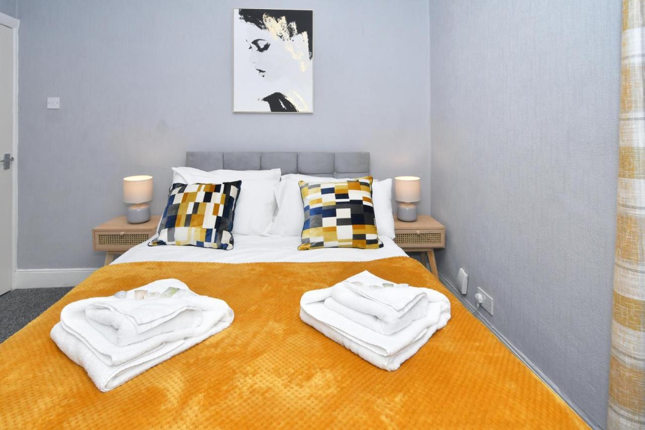 The Yellow Door By Avenew Management Serviced Accommodation Stoke-on-Trent Exteriér fotografie