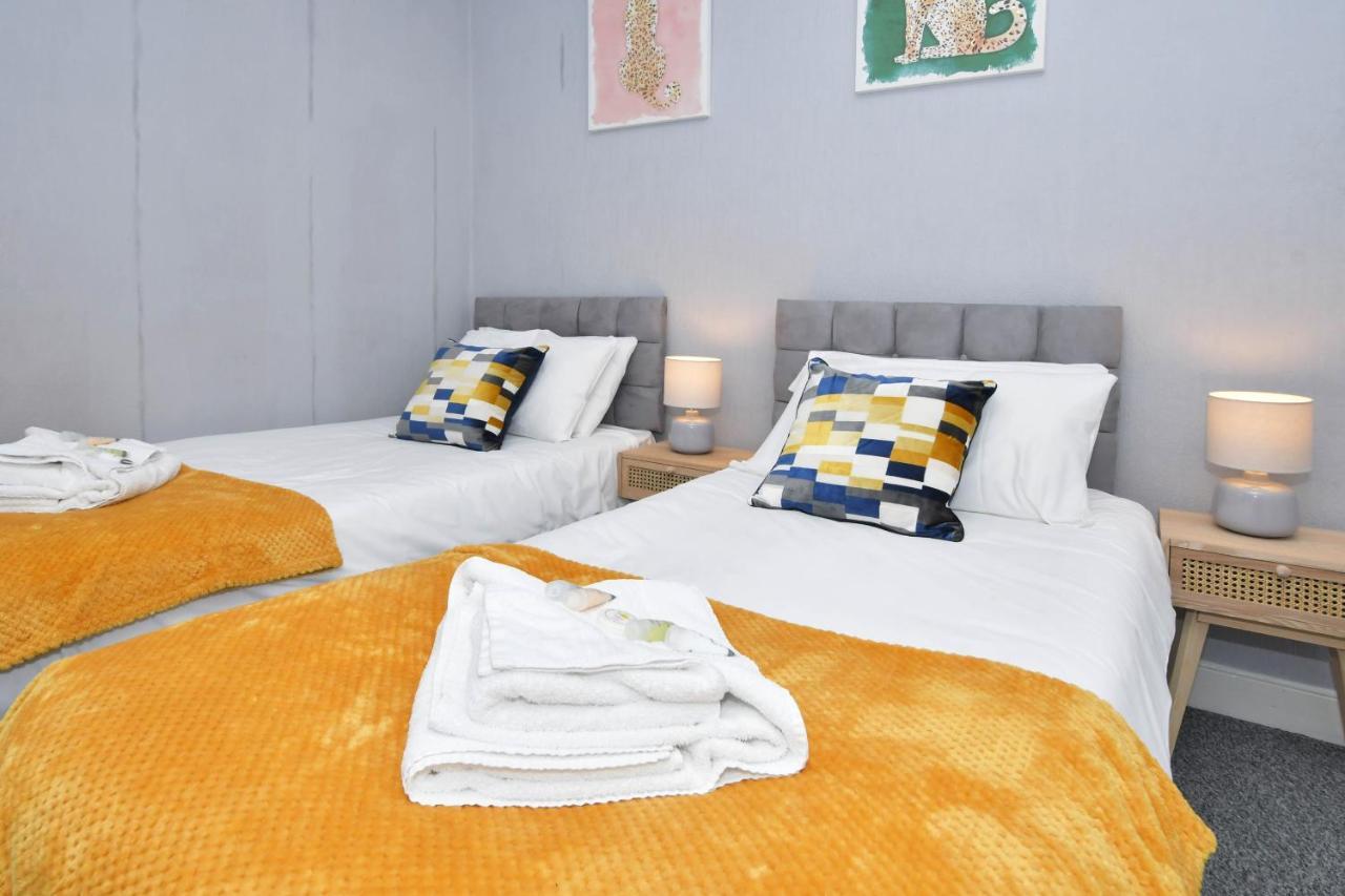 The Yellow Door By Avenew Management Serviced Accommodation Stoke-on-Trent Exteriér fotografie