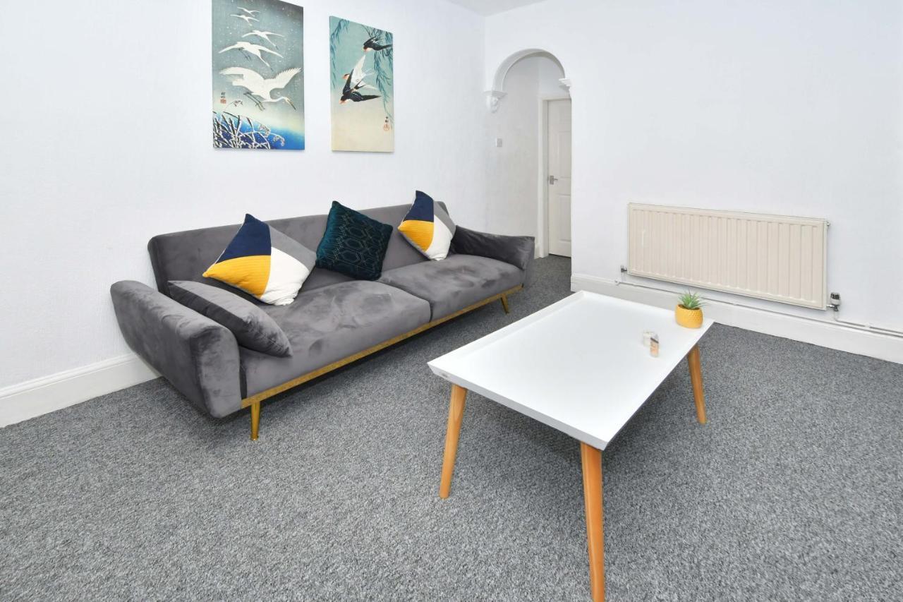 The Yellow Door By Avenew Management Serviced Accommodation Stoke-on-Trent Exteriér fotografie