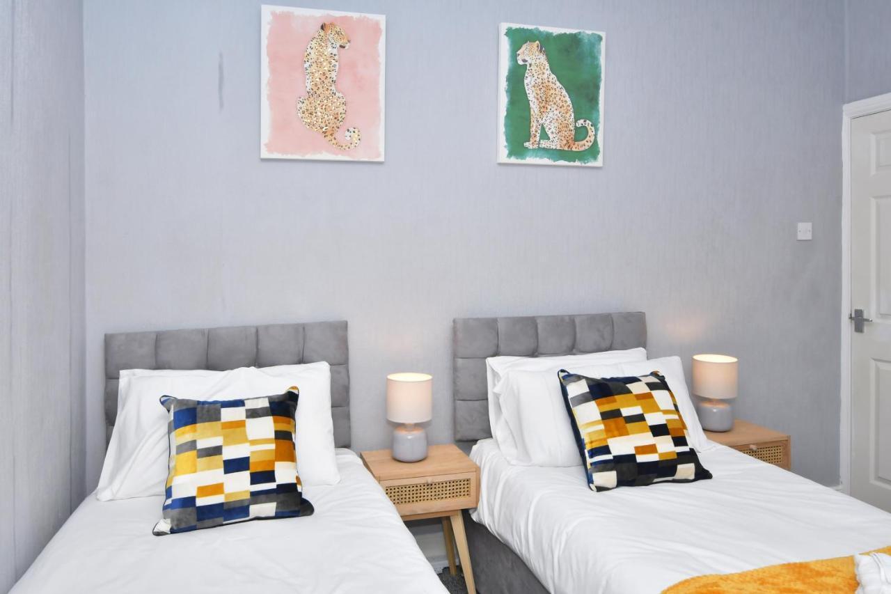 The Yellow Door By Avenew Management Serviced Accommodation Stoke-on-Trent Exteriér fotografie
