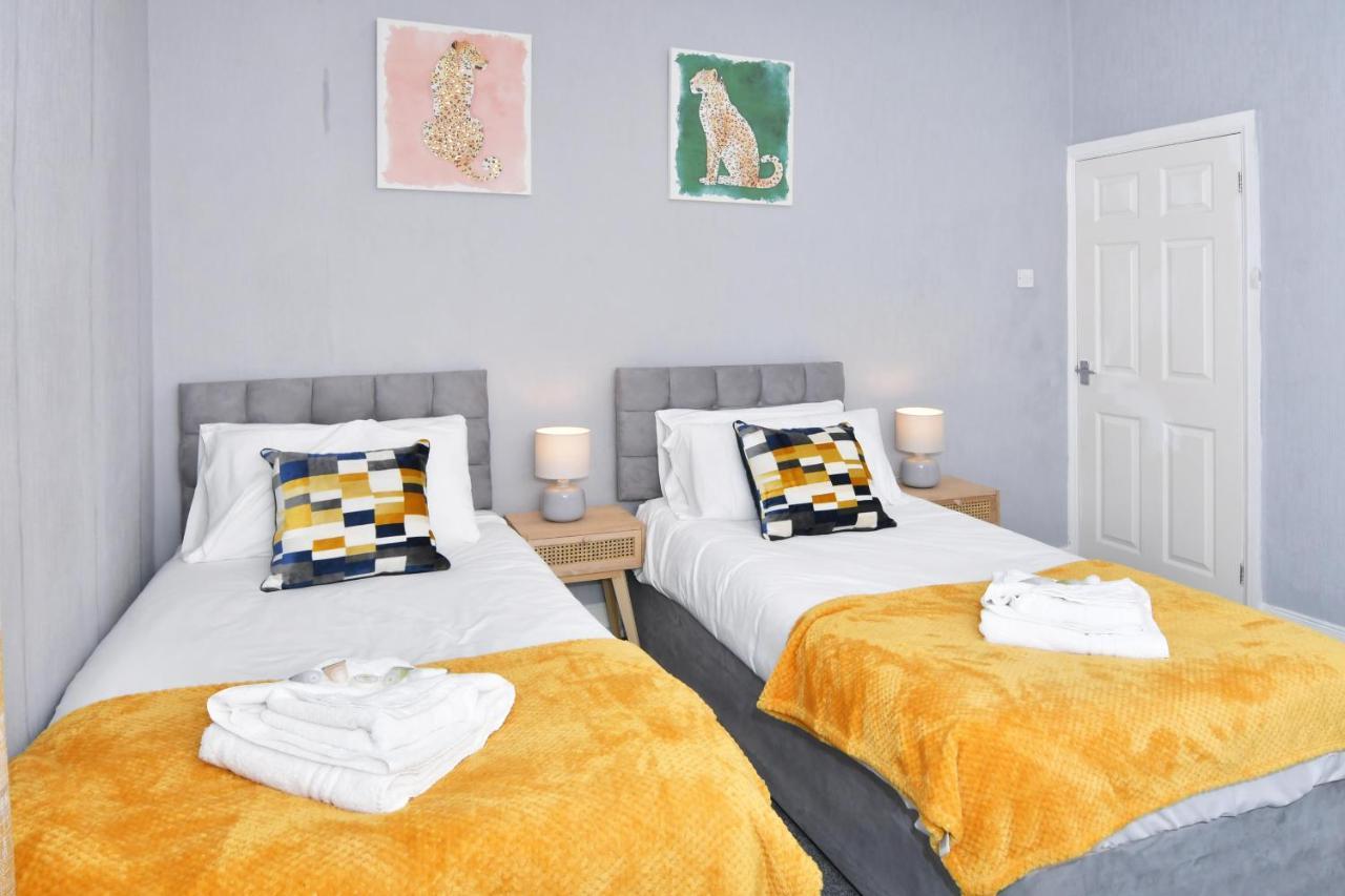 The Yellow Door By Avenew Management Serviced Accommodation Stoke-on-Trent Exteriér fotografie