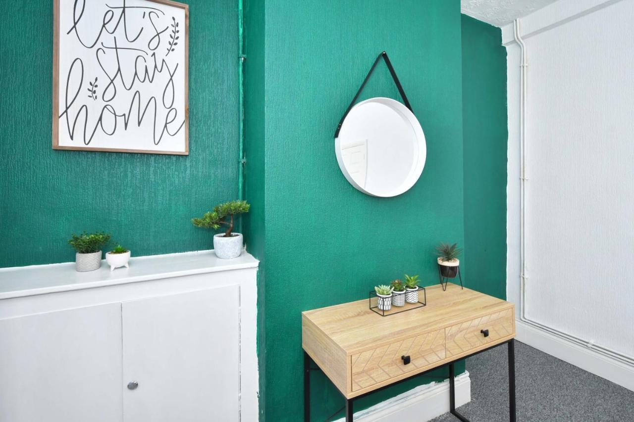 The Yellow Door By Avenew Management Serviced Accommodation Stoke-on-Trent Exteriér fotografie