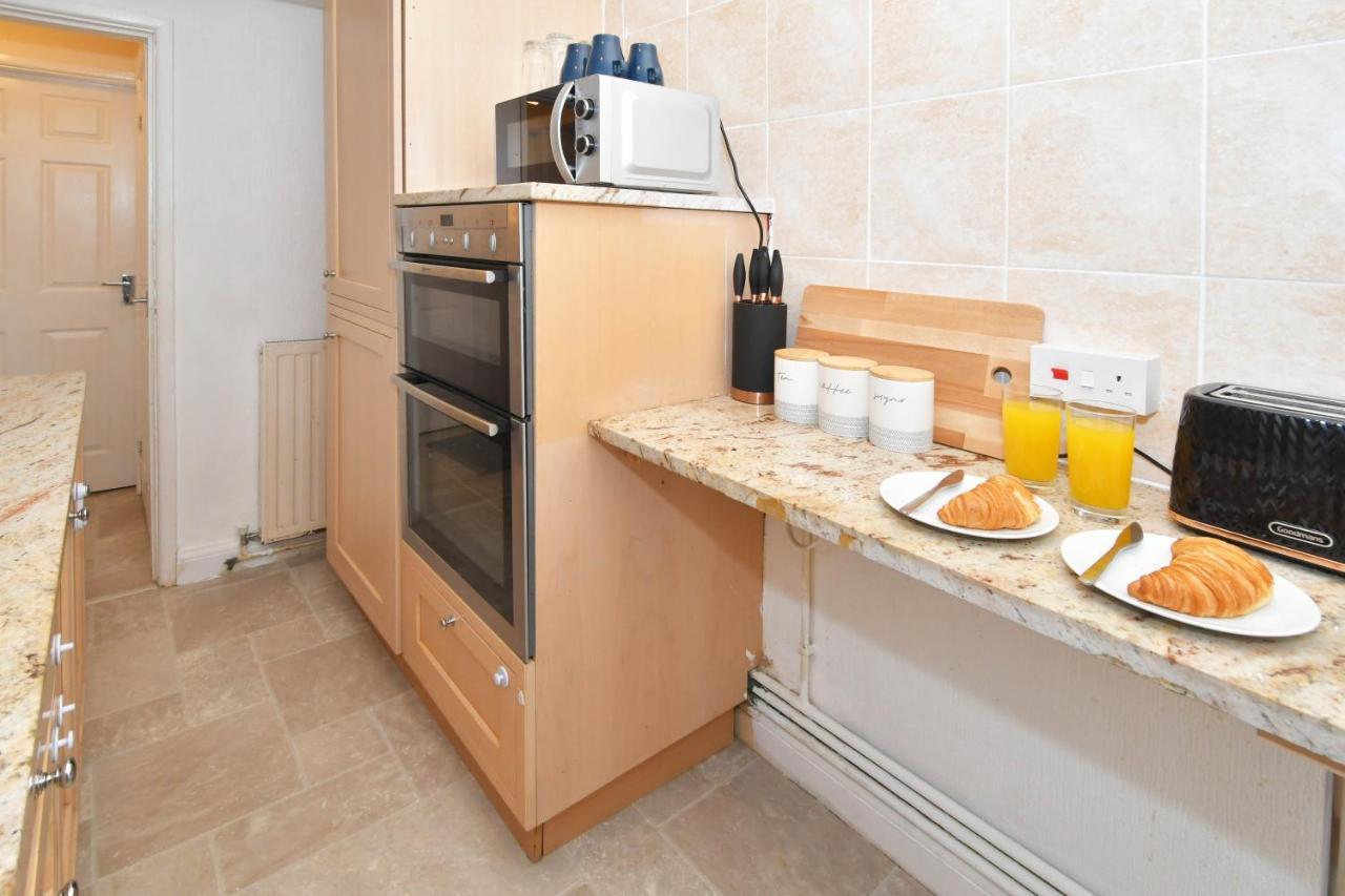 The Yellow Door By Avenew Management Serviced Accommodation Stoke-on-Trent Exteriér fotografie