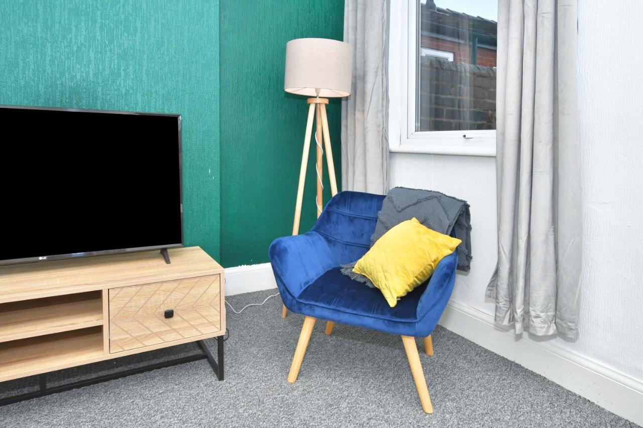 The Yellow Door By Avenew Management Serviced Accommodation Stoke-on-Trent Exteriér fotografie