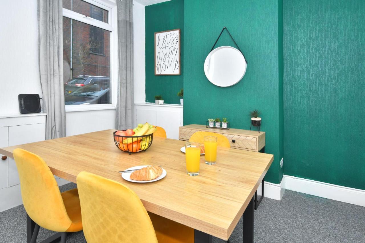 The Yellow Door By Avenew Management Serviced Accommodation Stoke-on-Trent Exteriér fotografie